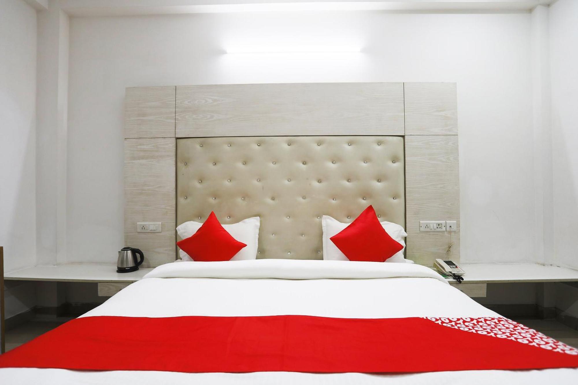 Super Collection O Tipsyy Inn 014 Gurgaon Bagian luar foto